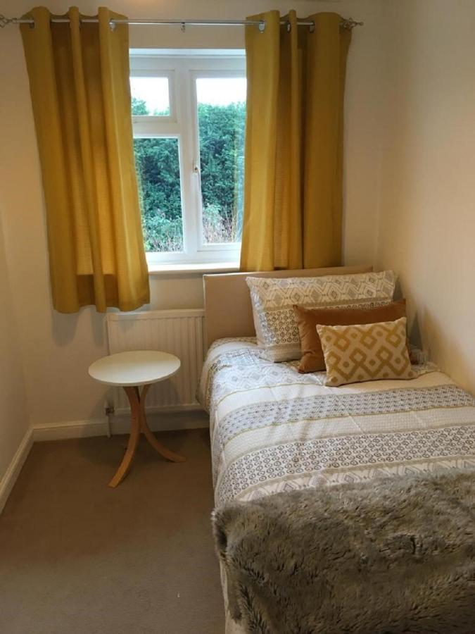 Kb51 Charming 2 Bed House In Horsham, Pets Very Welcome And Long With Easy Access To London, Brighton And Gatwick * Warnham