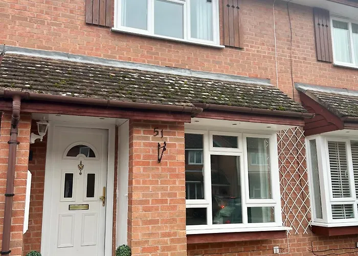 Kb51 Charming 2 Bed House In Horsham, Pets Very Welcome And Long Stays With Easy Access To London, Brighton And Gatwick