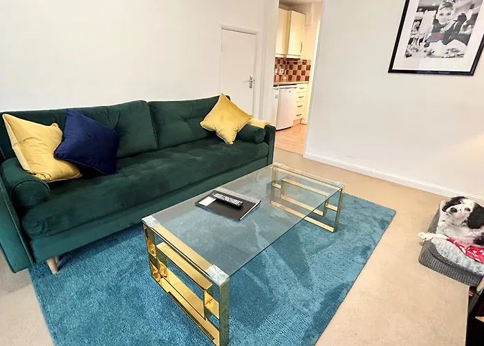 Kb51 Charming 2 Bed House In Horsham, Pets Very Welcome And Long Stays With Easy Access To London, Brighton And Gatwick