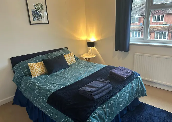 Kb51 Charming 2 Bed House In Horsham, Pets Very Welcome And Long Stays With Easy Access To London, Brighton And Gatwick