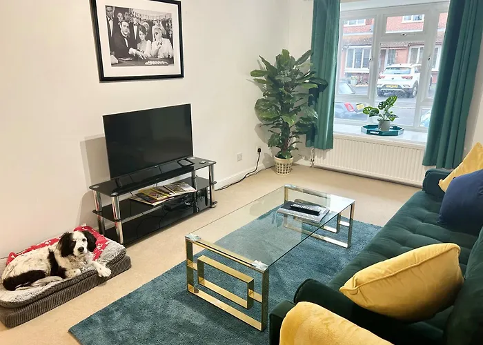 Kb51 Charming 2 Bed House In Horsham, Pets Very Welcome And Long Stays With Easy Access To London, Brighton And Gatwick